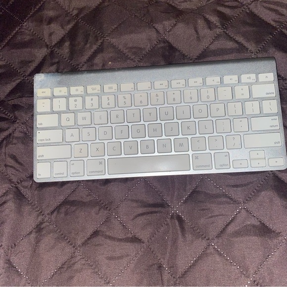Genuine Apple Wireless Bluetooth Keyboard Mac Aluminium - Picture 2 of 3